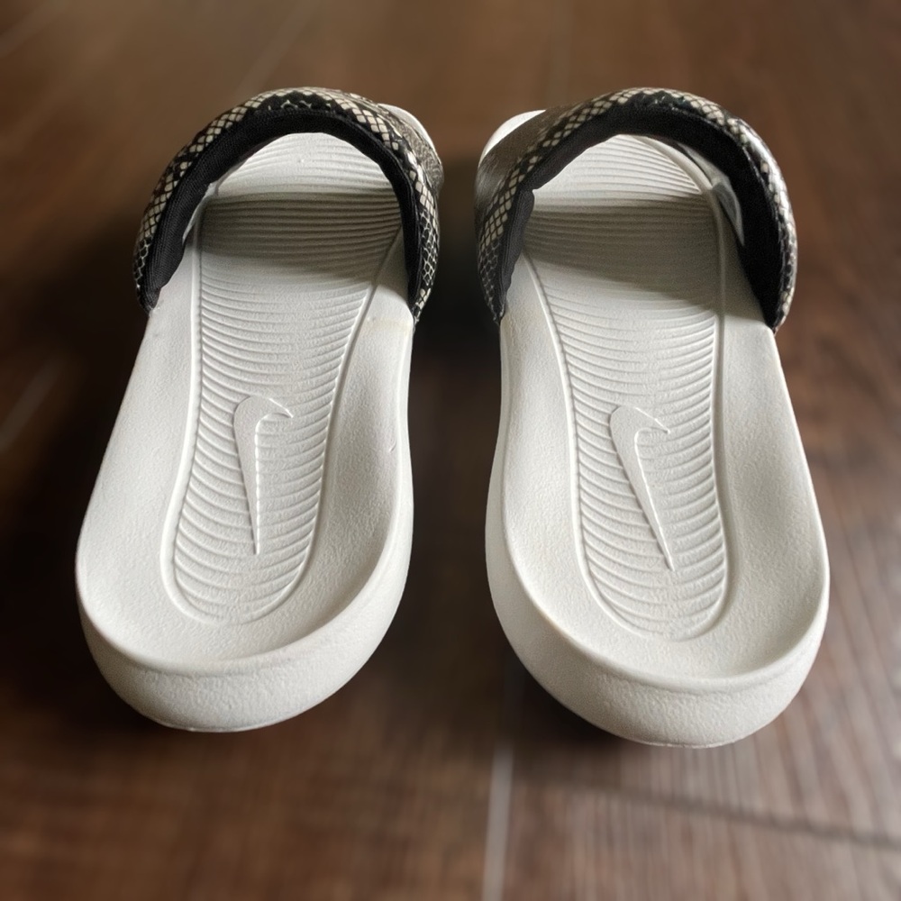 NIKE Animal Print Slides • Size 9 • Women - Picture 3 of 10